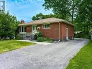 Charming 2244 Mount Forest Drive E, Burlington, ON, L7P 1J1.