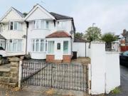 Nice 2 BA 3 bedroom semi detached house for rent in...