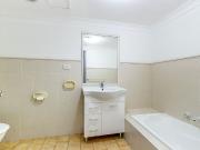 Cozy 2 Bedroom Apartment with Lock Up Garage in Prime...