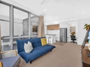 Cozy 2 bedroom townhouse in Emerald lakes Carrara