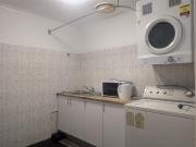Cozy 2 Bedroom Unit In the Centre of Town!