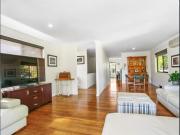 Cozy 5 Bedroom Self Contained Upstairs & Downstairs...