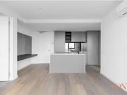 Cheap 7105/452 Elizabeth Street, MELBOURNE Apartment for...