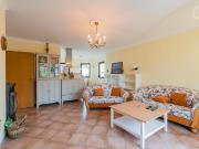 Cozy Country House with Pool and Orchard in a Quiet...