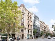 Cozy double bedroom in a shared flat close to Gràcia...