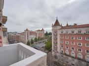 Cozy Double Room with private balcony near Parque...