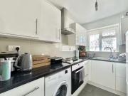 Unique Flat to rent in Barnhill Road, Hayes UB4