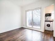 Rental! Flat to rent in Bodney Road, Hackney E8