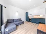 Deal! Flat to rent in Exeter Road, Mapesbury, London NW2