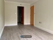 Cozy Flat to rent in Sener Court, South Croydon CR2