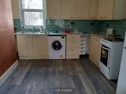 Cheap Flat to rent in Warren Rd, Romford E10