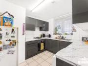 Cozy Flat to rent in Weald Square, London E5