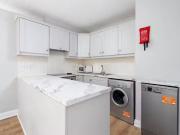 Nice Hanover Court, Hanover Lane off Francis St is for rent