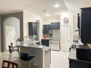 Cozy & Homey 8 Miles to IAH Houston House $Day or