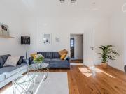 Frisch sanierte und vollmöblierte 4 Zimmer Altbauwohnung...