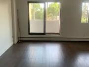 Cozy One bedroom + sunroom in the hub of downtown | 403...