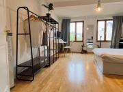 Cozy penthouse with beautiful terrace in Berlin Mitte,...