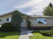 Cozy, Quiet, Convenient Room Located Next to LRT/Bus Station