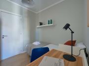 Cozy single bedroom in a 12 bedroom apartment in Morais...