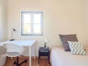 Cozy single bedroom in Avenida Room 6