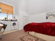 Cozy Studio to rent in Uxbridge Road, Shepherds Bush W12