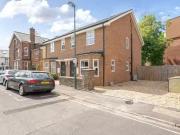 Cozy Town house to rent in Chichester Terrace, Horsham RH12