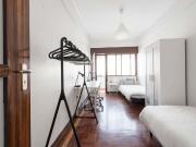 Cozy twin bedroom with private bathroom in Saldanha Room 9