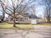 Cozy Two bedroom one bathroom home for rent in Akron 808...