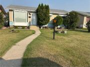 Bright 3 Bed Main Floor Suite – All Utilities + Wi Fi...