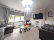 Crawfurd Way, East Grinstead RH19, 2 bed maisonette to...