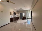 Creek view tower very precious 3 bedrooms d/ tv lounge...