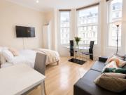 Cromwell Road, London SW7, 2 bed flat to rent, £2,990...
