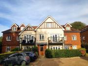 Croydon Road, Reigate RH2, 2 bed flat to rent, £1,600...