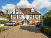 Croydon Road, Reigate RH2, 2 bed flat to rent, £1,850...
