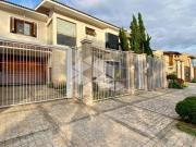 Casa com 4 dormitórios, 1 suíte, 4 vagas no Bairro...