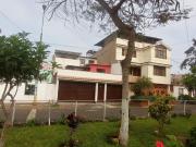 VENDO CASA FRENTE A PARQUE EN SAN JUAN DE MIRAFLORES En...