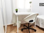 Habitación en piso de 3 habitaciones en alquiler en El...