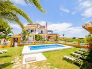 Cubo's Villa Fina & Minigolf included