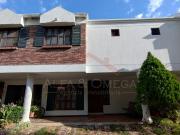 Venta de casa de 2 pisos en conjunto cerrado La Riviera...