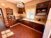 CUEVAS BAJAS Parcela con casa de campo, pequeña piscina