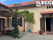 Cuisine chic, grands espaces de vie, piscine et jardin —...
