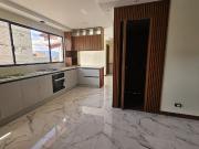 Cumbaya, a 100 m del Parque Central, Departamentos 2...
