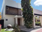 Cumbres: Casa amplia con 18 paneles solares / Spacious...