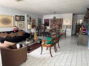 Cómodo e iluminado apartamento para remodelar en Cumbres...