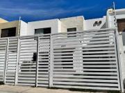 CUMBRES DEL LAGO CASA AMPLIA EN RENTA 300 M2 TRES...