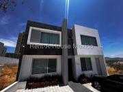 Cumbres del Lago. Casa con cuarto de servicio, sala de...