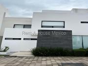 Cumbres del Lago, en venta casa de 4 recámaras. FVR