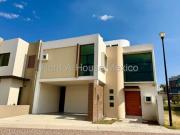 CUMBRES DEL LAGO, JURIQUILLA. Venta de casa en 3...