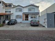 Cumbres del Lago. VENTA Casa a pie de calle, 3 recamaras