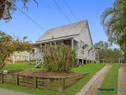 Cute Cottage in Prime Location Yard Maintenance Included!